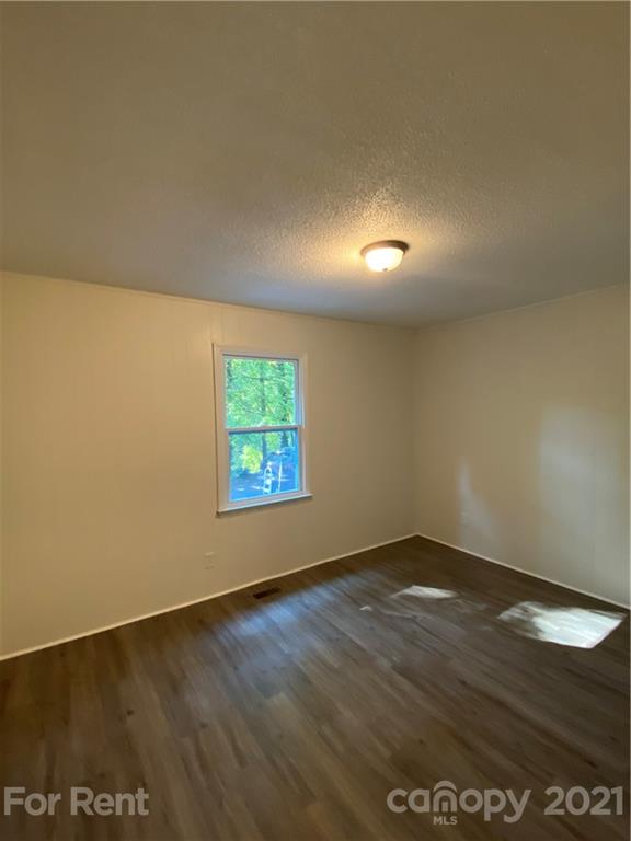 562 Rhyne Street North, Unit B Gastonia, NC 28054 - Photo 5 of 9 an empty room with a window