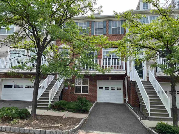 $3,400 | 8 McMartin Court, Jersey City, NJ 07305