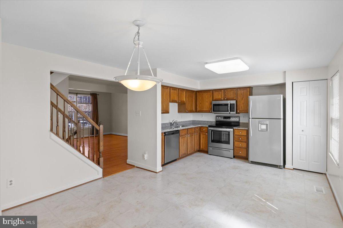 12929 Freestone Court Woodbridge, VA 22192 - Photo 8 of 30