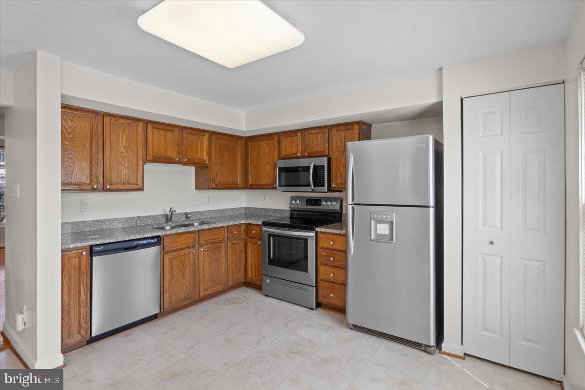 12929 Freestone Court Woodbridge, VA 22192 - Photo 9 of 30