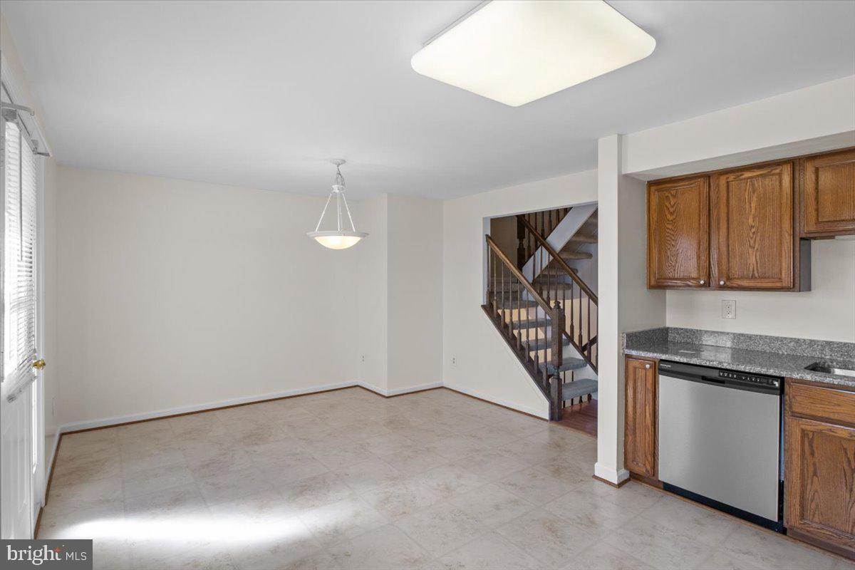 12929 Freestone Court Woodbridge, VA 22192 - Photo 10 of 30