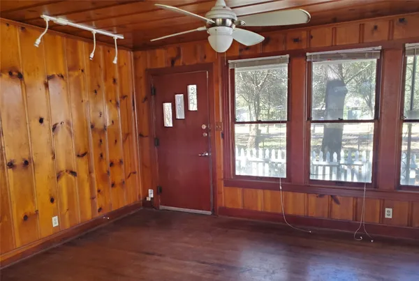 a view of an entryway with a livingroom