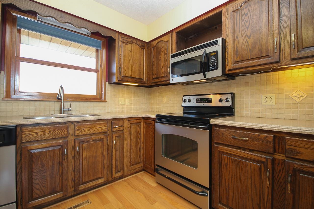 5689 Riverside Beach Drive Weidman, MI 48893 - Photo 12 of 48 1898469-11.JPG