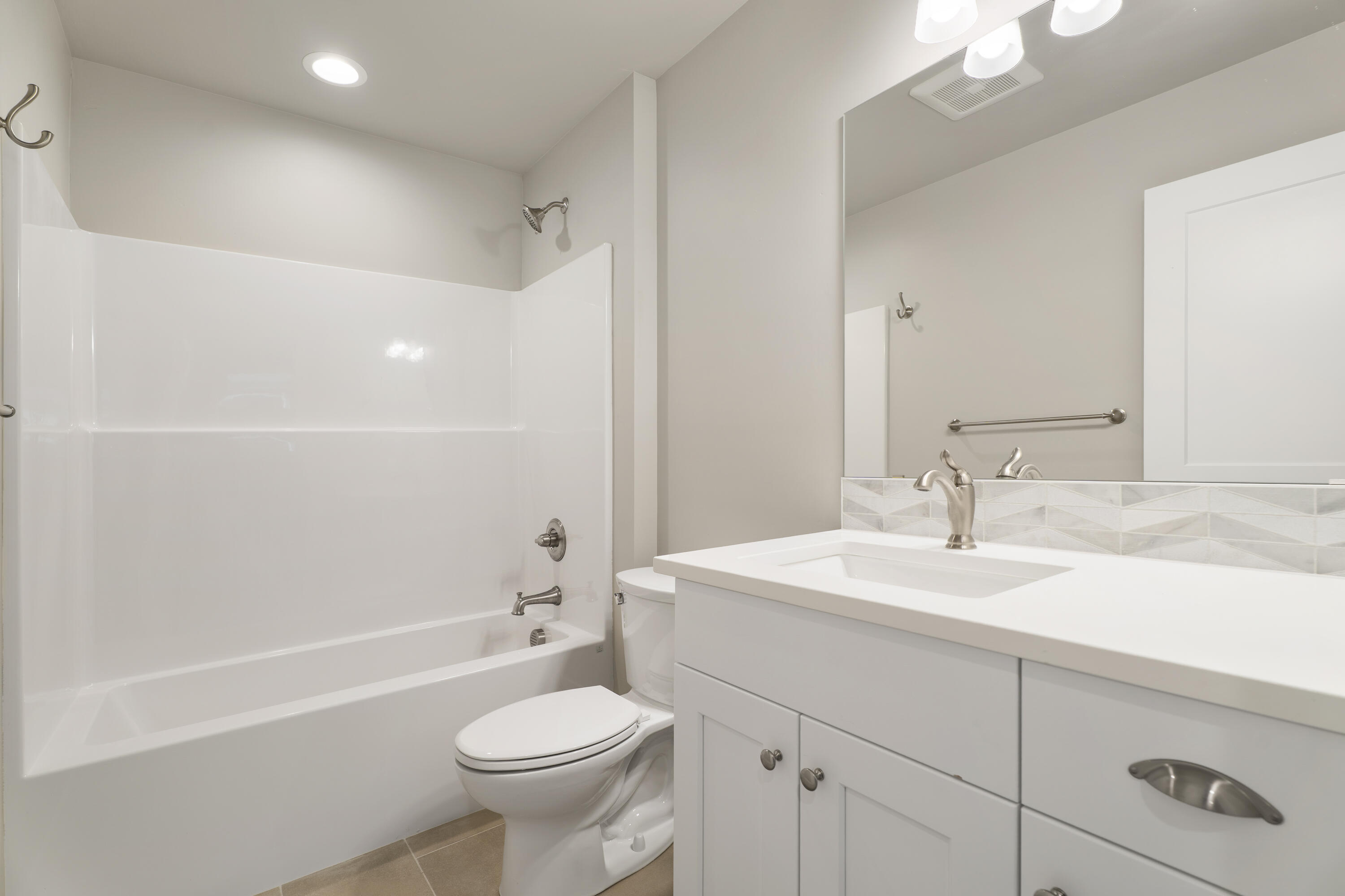 3937 Southwest Coyote Avenue, Unit LOT 154 Redmond, OR 97756 - Photo 19 of 24 20-Bathroom