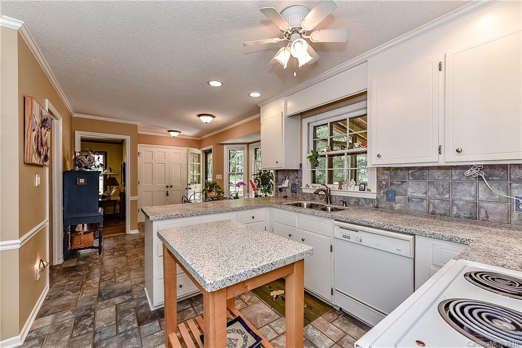 3146 Quilting Road Matthews, NC 28105 - Photo 8 of 24 Gallery Image 8
