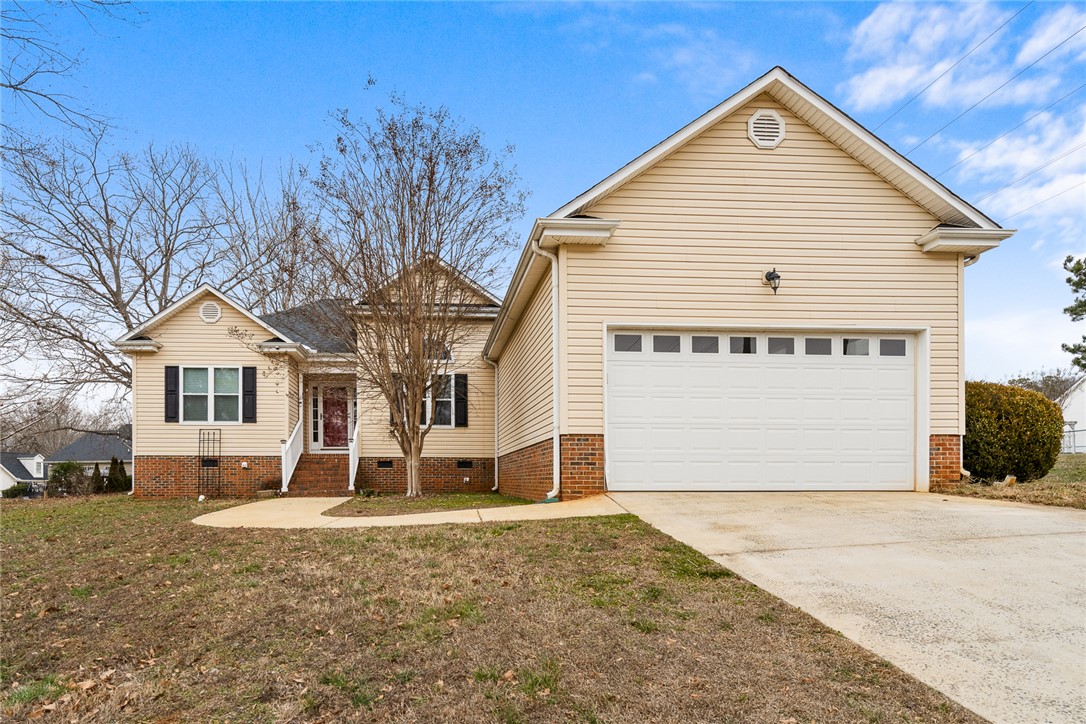 112 Jester Court Williamston, SC 29697 - Photo 2 of 35