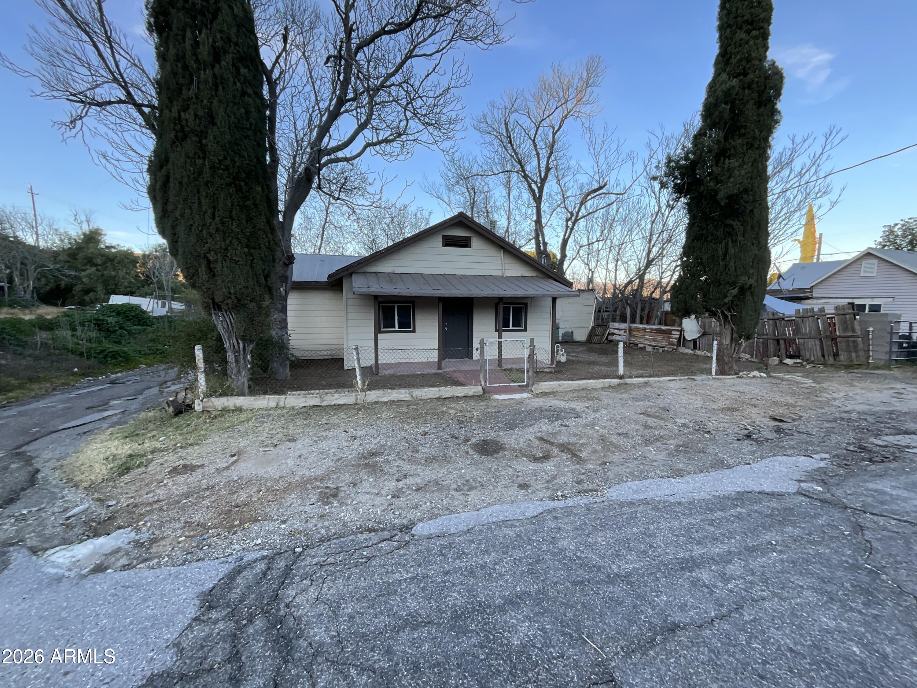 4382 East Copper Street Claypool, AZ 85532 - Photo 5 of 10 a front view of a house with a yard