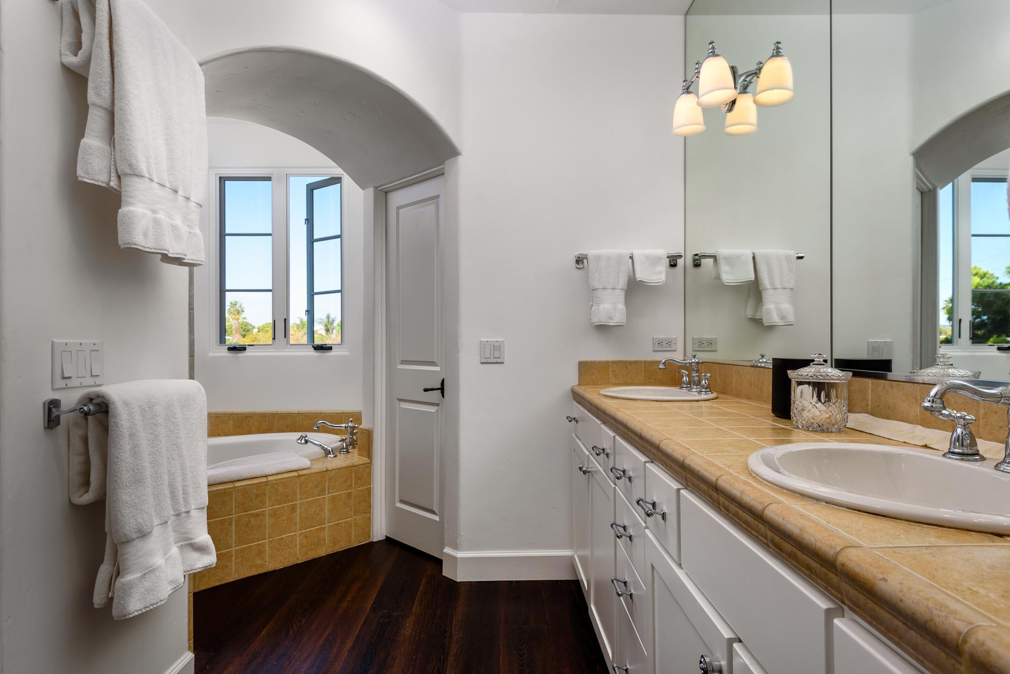 210 Santa Barbara Street, Unit B Santa Barbara, CA 93101 - Photo 10 of 16 8 - MainBathRoom