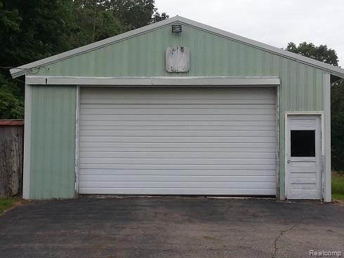 3255 Valentine Road Lapeer, MI 48446 - Photo 23 of 26 v-Pole_Barn_1.jpg
