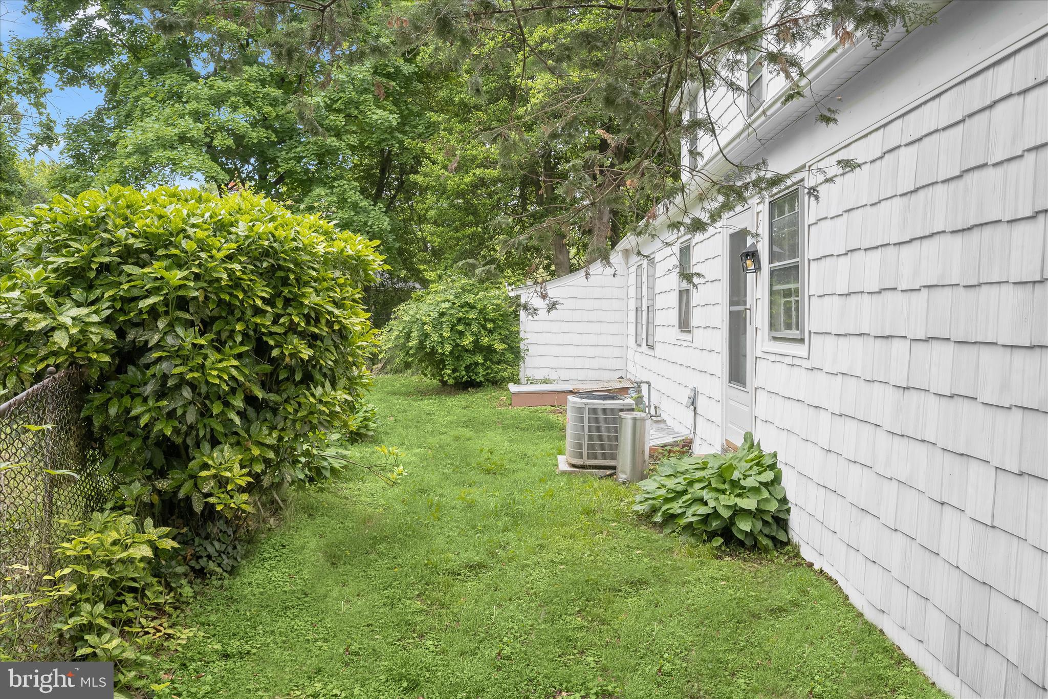 301 Dale Drive Silver Spring, MD 20910 - Photo 31 of 40 Side Yard
