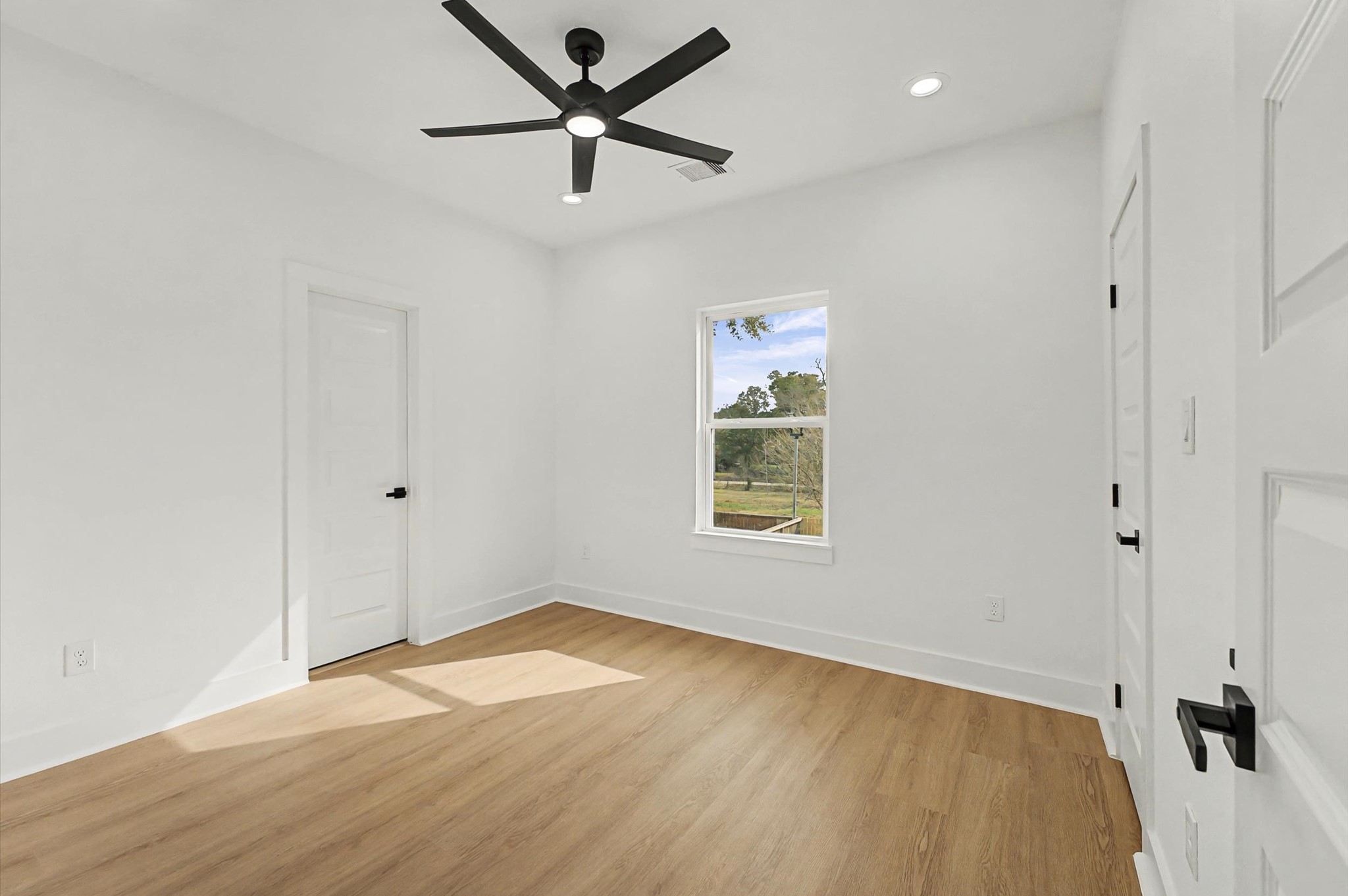 9214 Madera Road Houston, TX 77078 - Photo 13 of 24 wooden floor in an empty room with a window