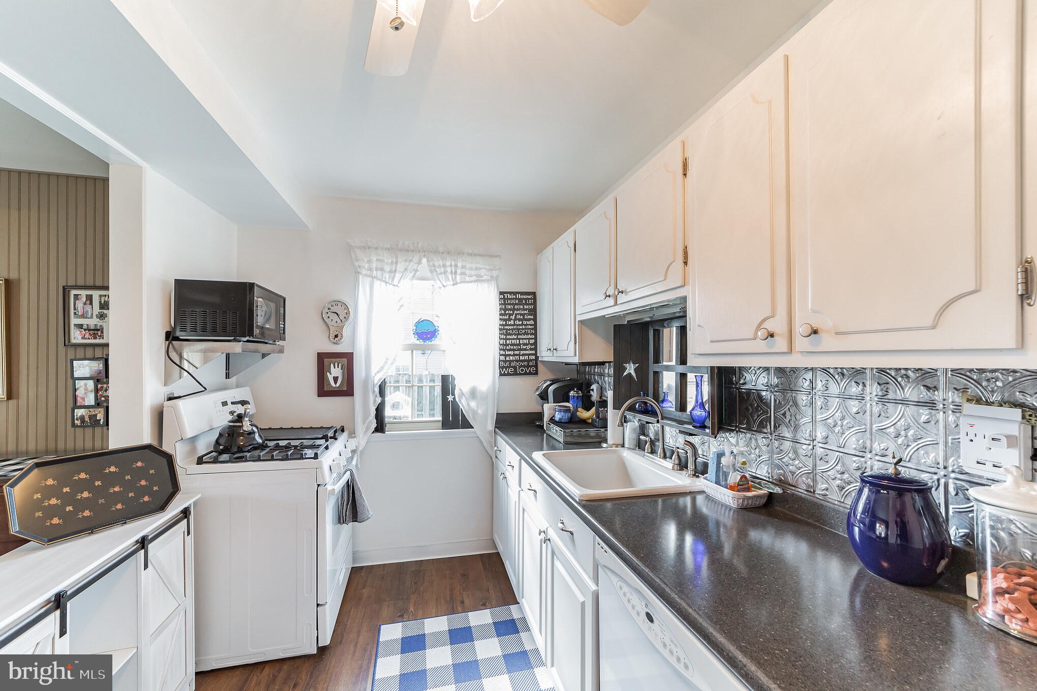 1206 Victoria Road Warminster, PA 18974 - Photo 14 of 23 Kitchen