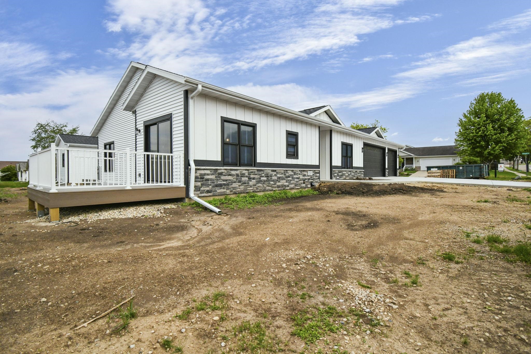 217 Dale Lodi, WI 53555 - Photo 4 of 39
