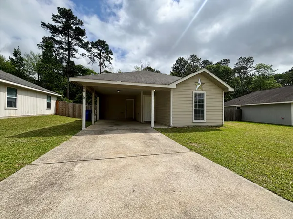 $1,520 | 8816 East Buffalo Circle, Willis, TX 77378