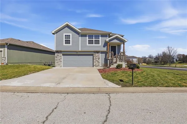 $294,900 | 21721 North Ridge, Peculiar, MO 64078