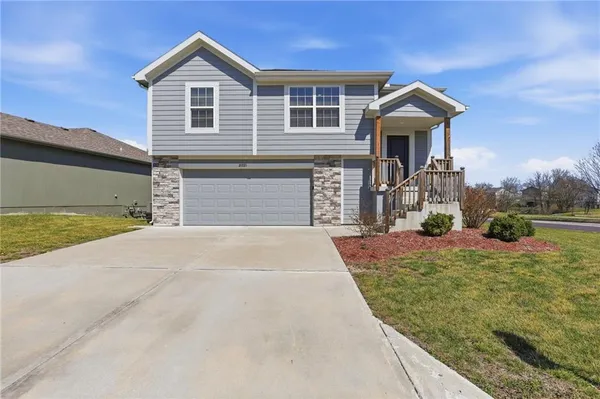 $294,900 | 21721 North Ridge, Peculiar, MO 64078