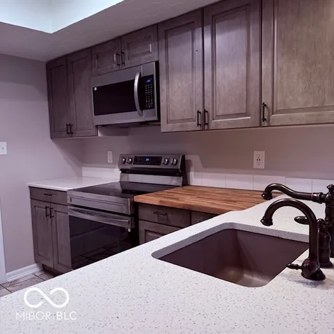 $228,200 | 209 Brighton Court, Greenwood, IN 46143