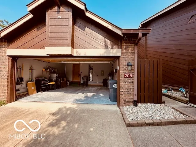 $228,200 | 209 Brighton Court, Greenwood, IN 46143
