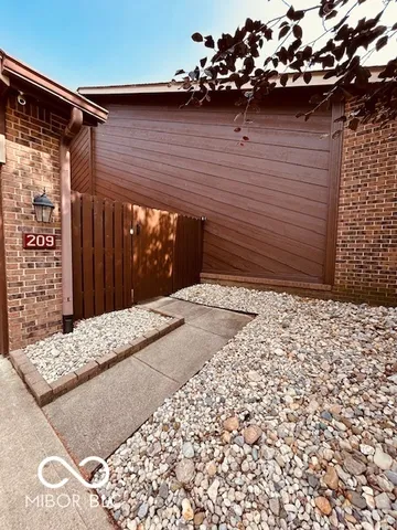 $228,200 | 209 Brighton Court, Greenwood, IN 46143