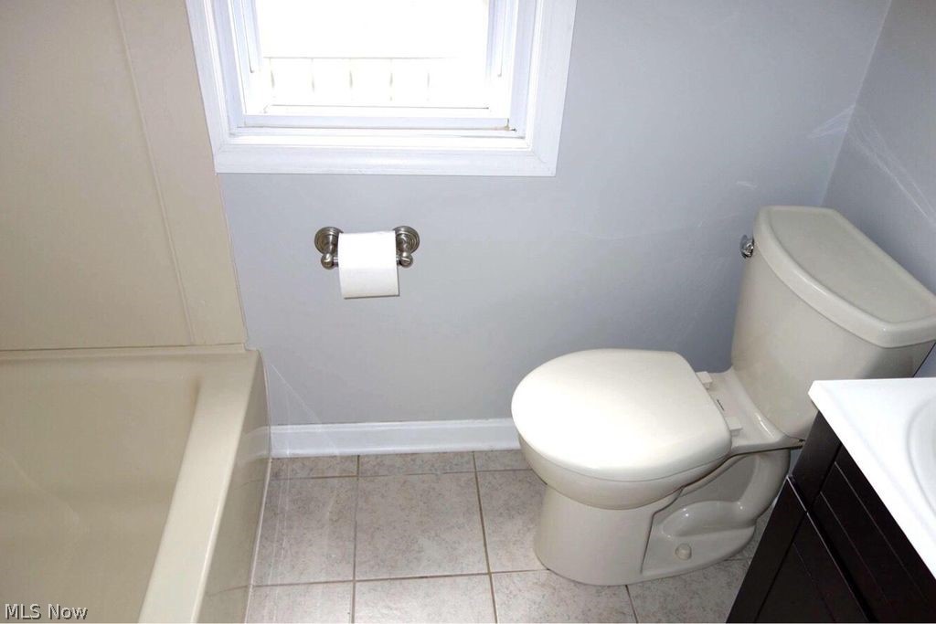 1266 Sunset Road Cleveland, OH 44124 - Photo 7 of 34