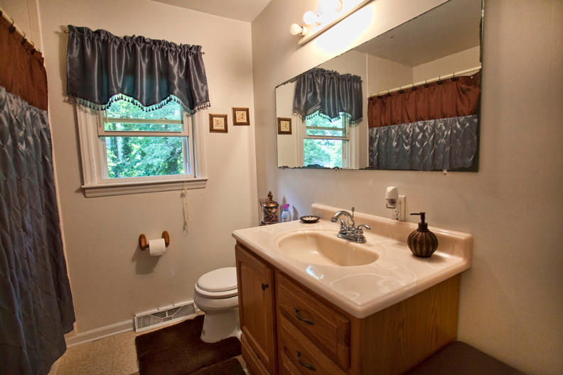 3014 Roberts Road Southwest Roanoke, VA 24014 - Photo 29 of 42 Roberts014