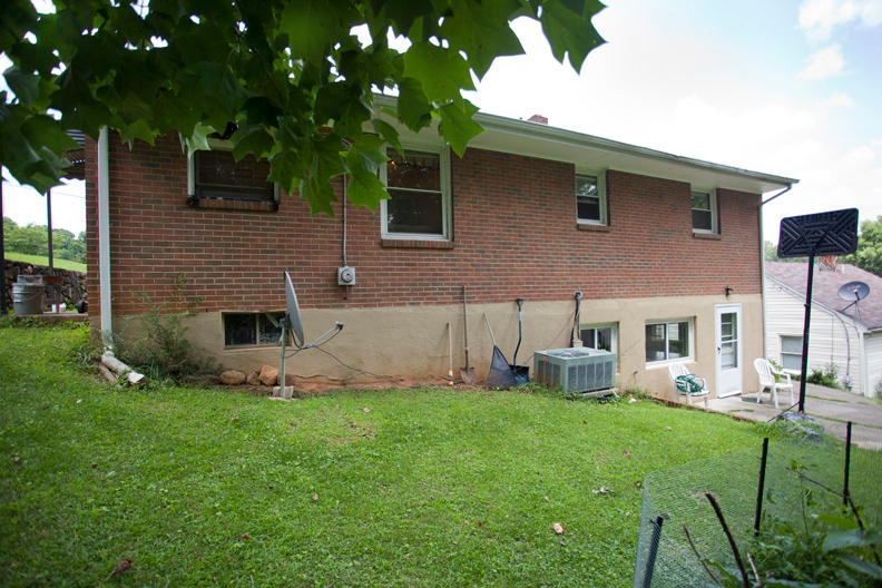 3014 Roberts Road Southwest Roanoke, VA 24014 - Photo 40 of 42 Roberts037