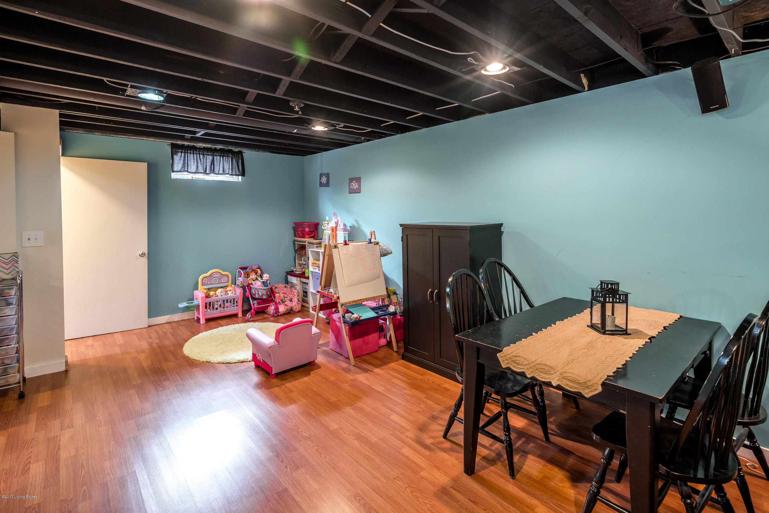 4715 Ridgeway Court Louisville, KY 40229 - Photo 35 of 49 32