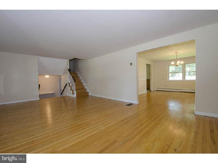 608 Brookhaven Road Wallingford, PA 19086 - Photo 3 of 17 Living Room