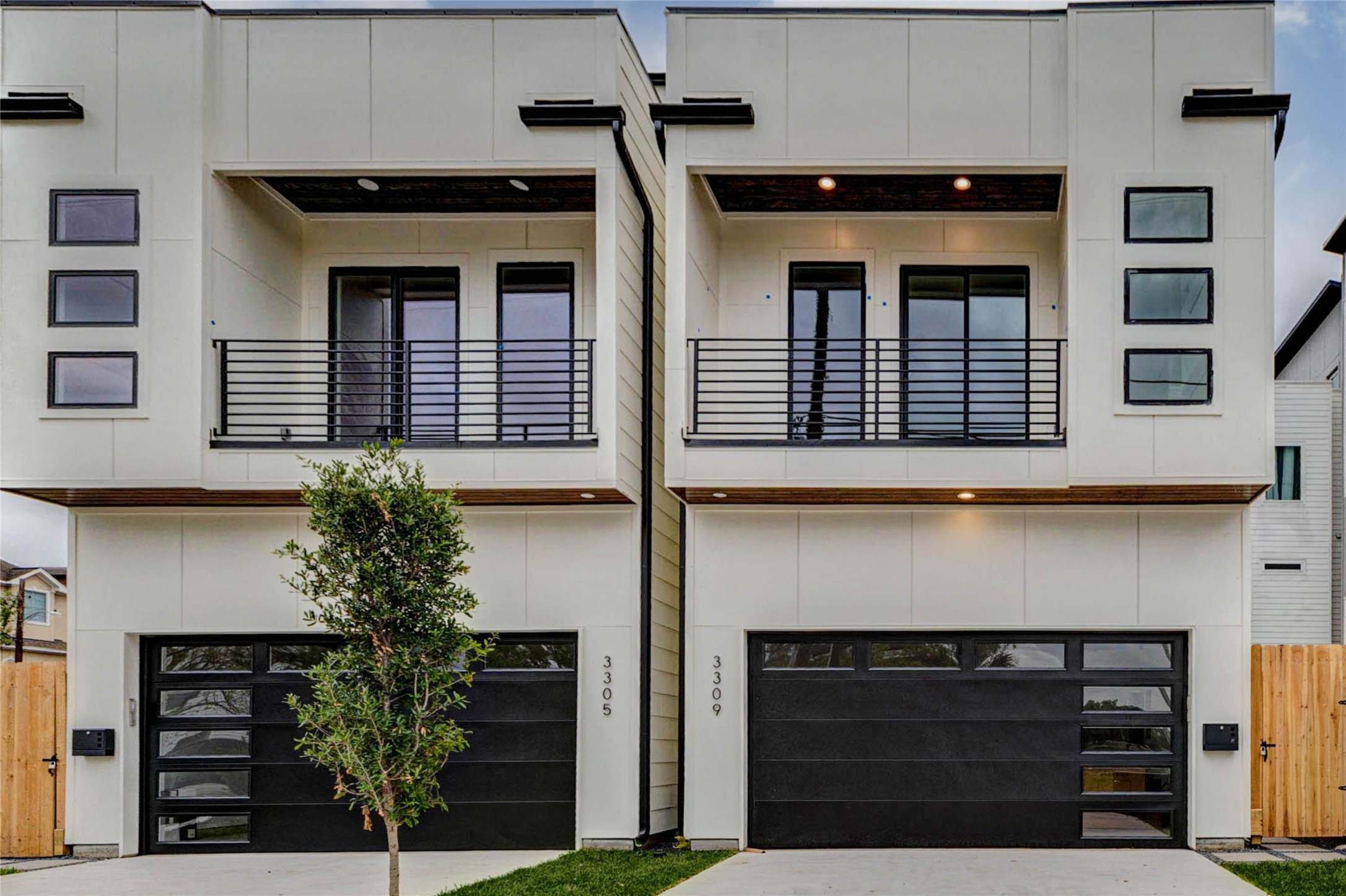 3309 St Emanuel Street Houston, TX 77004 - Photo 4 of 47 Two modern homes available with sleek design and spacious layouts. Ideal for contemporary living.