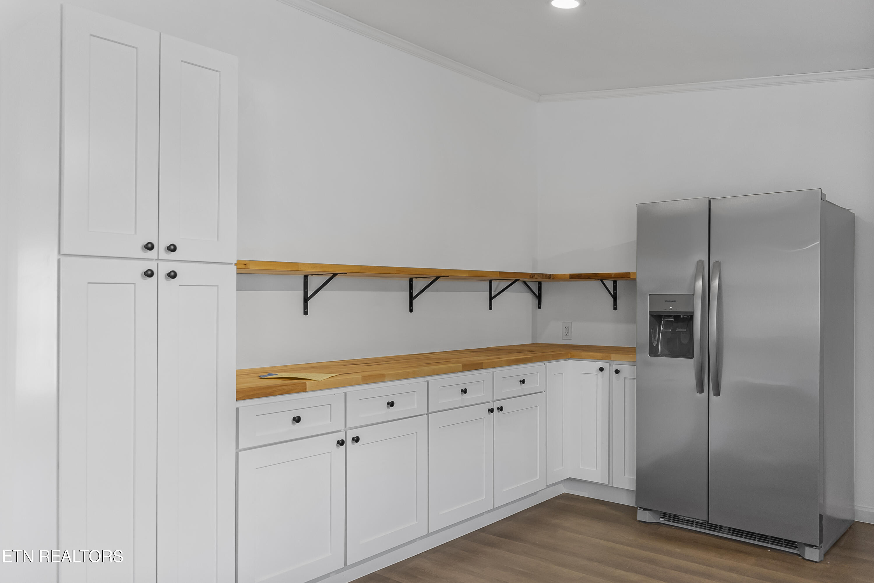 806 Reynolds Avenue Clinton, TN 37716 - Photo 11 of 42 Photo Dec 09 2025, 2 54 19 AM