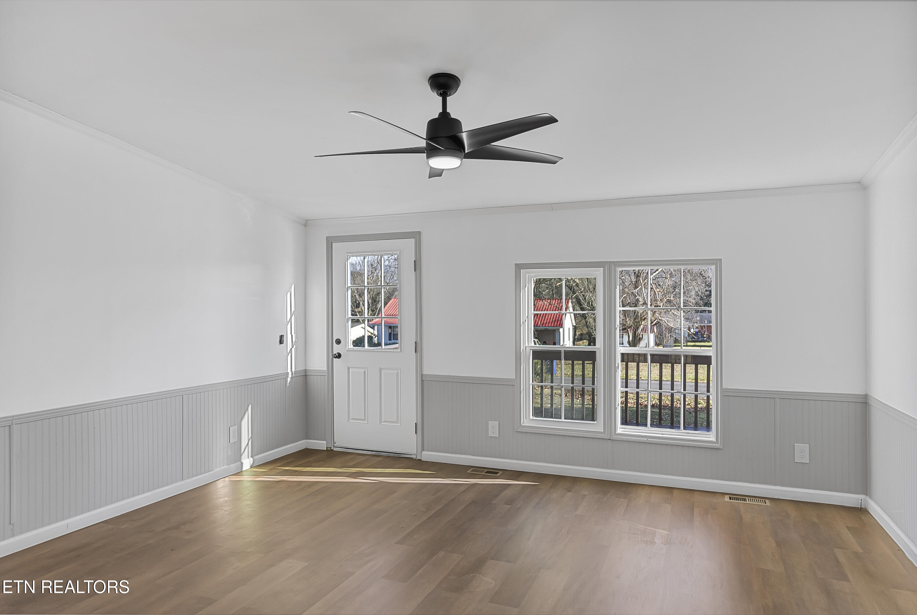 806 Reynolds Avenue Clinton, TN 37716 - Photo 15 of 42 Photo Dec 09 2025, 2 52 07 AM