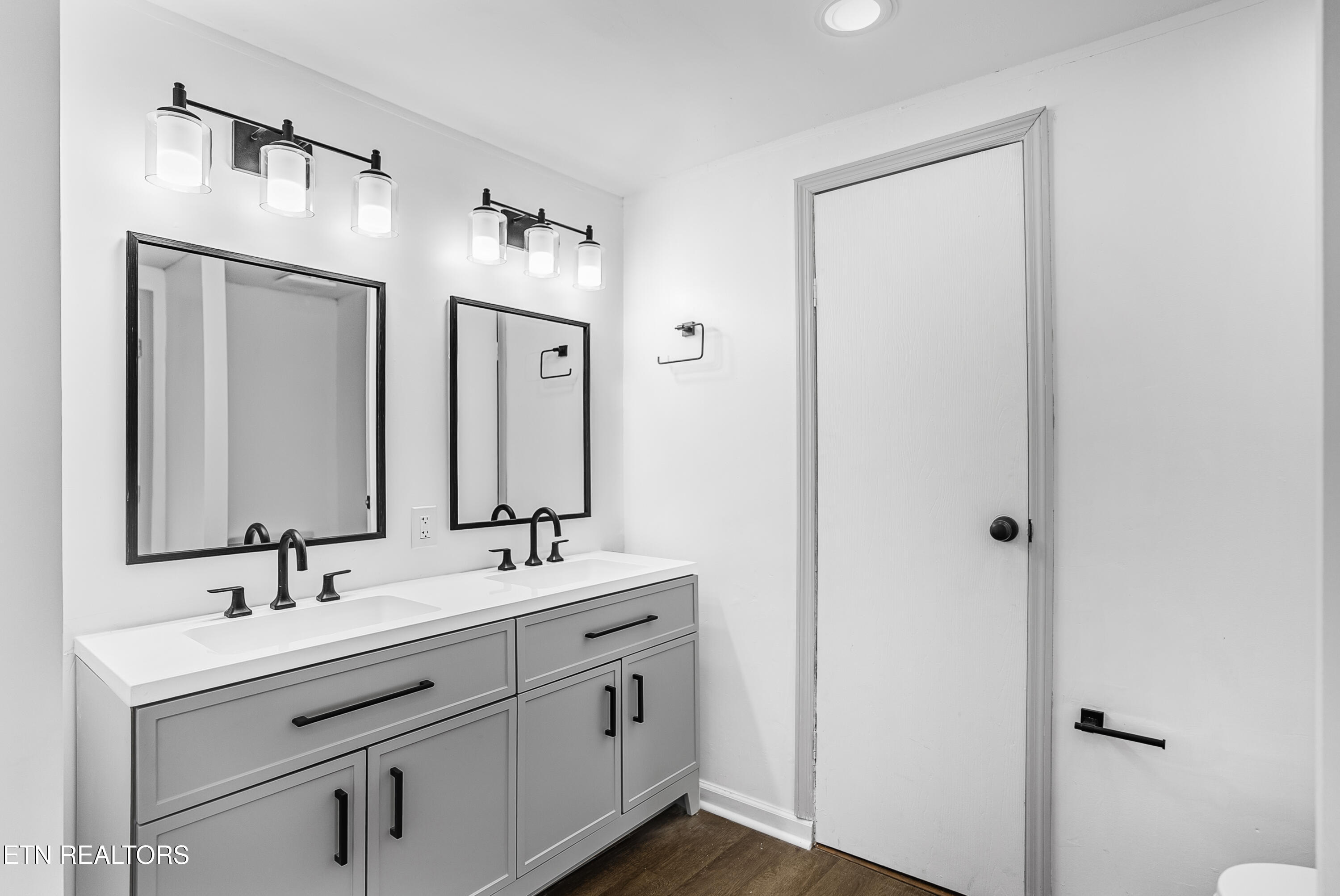 806 Reynolds Avenue Clinton, TN 37716 - Photo 20 of 42 Photo Dec 09 2025, 2 57 18 AM (1)