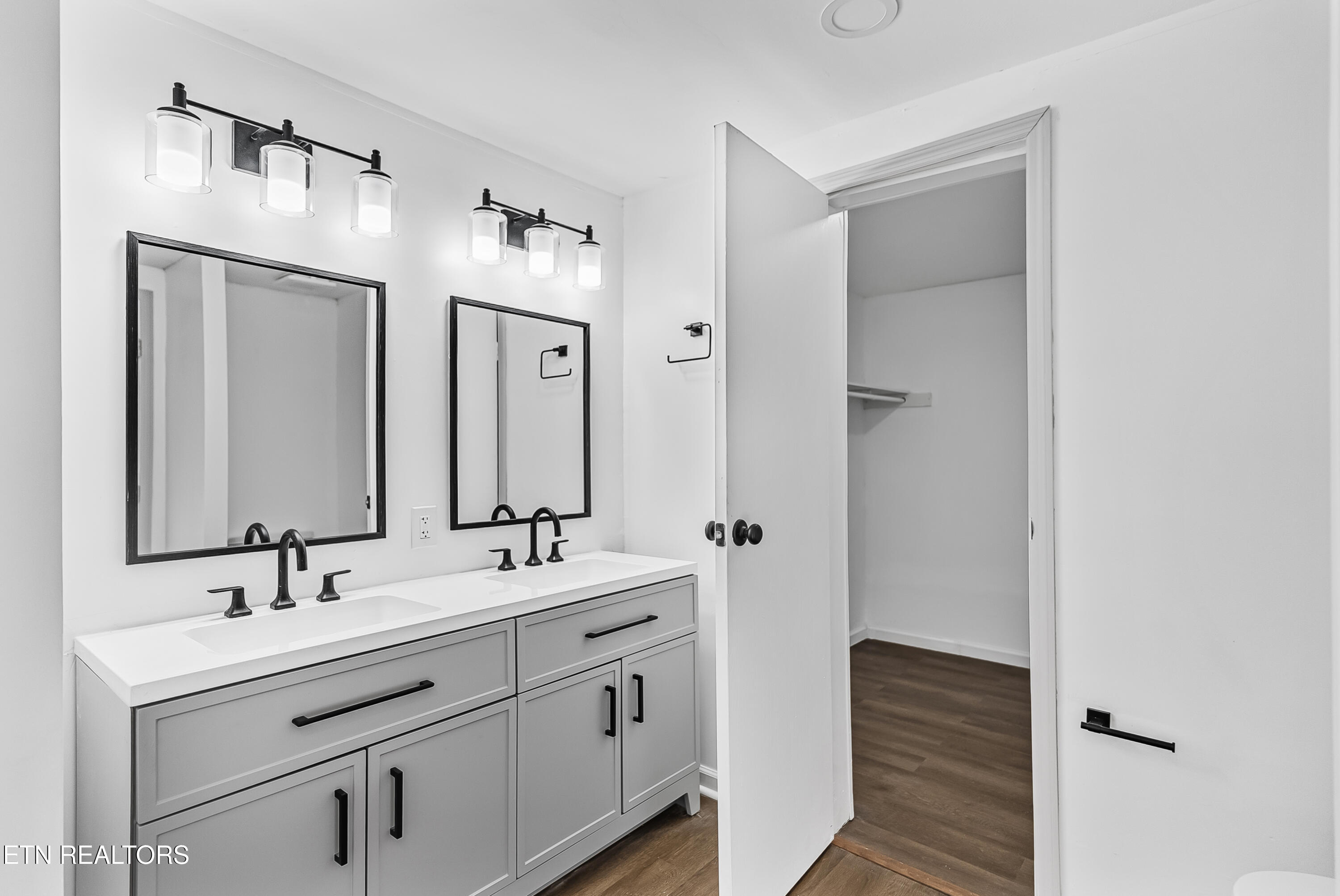 806 Reynolds Avenue Clinton, TN 37716 - Photo 21 of 42 Photo Dec 09 2025, 2 57 18 AM