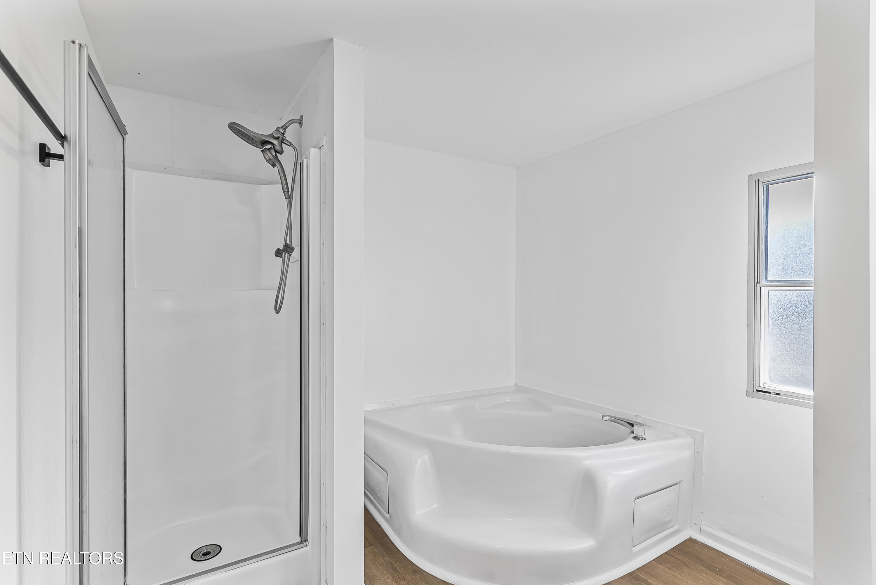 806 Reynolds Avenue Clinton, TN 37716 - Photo 22 of 42 Photo Dec 09 2025, 2 57 01 AM