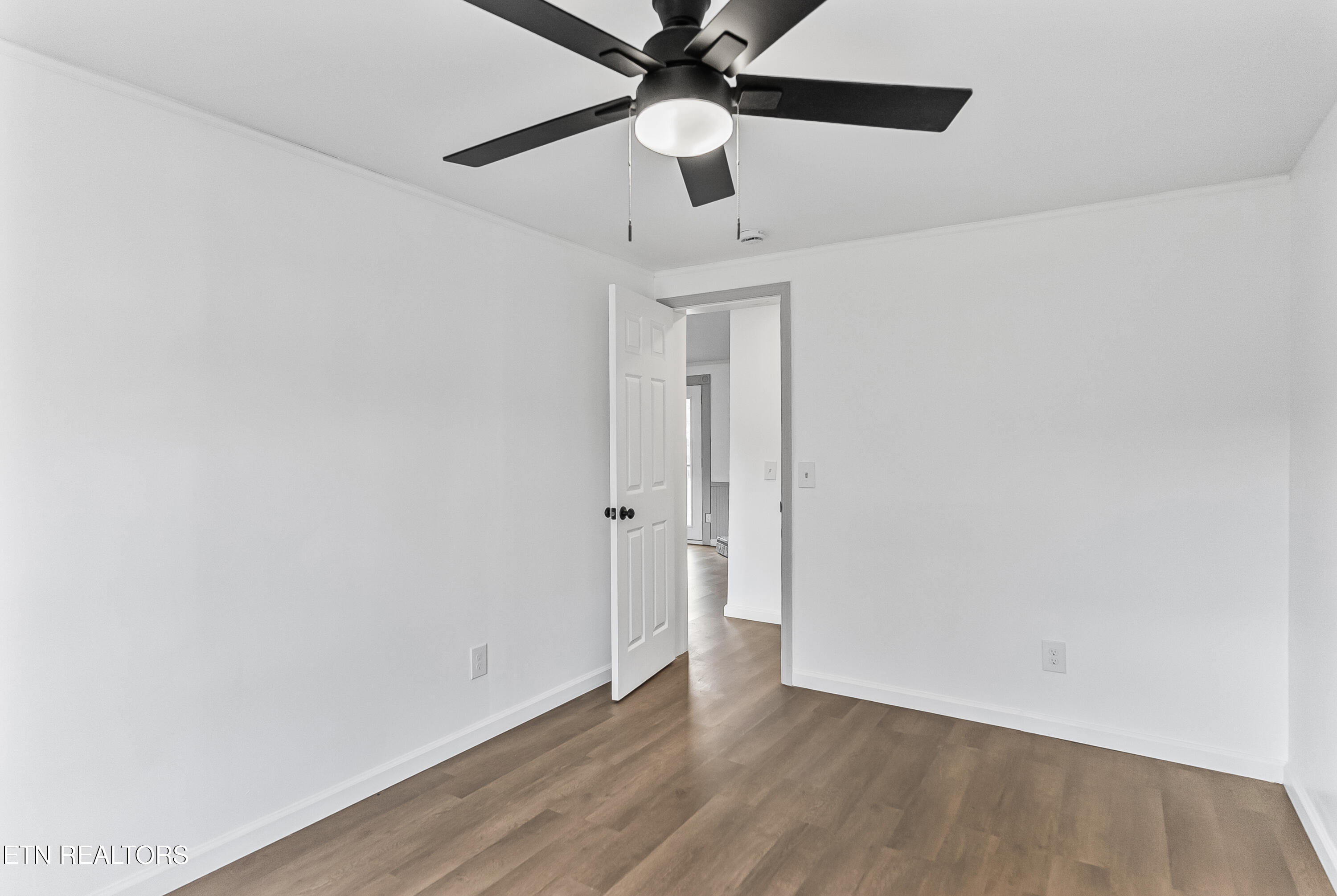 806 Reynolds Avenue Clinton, TN 37716 - Photo 27 of 42 Photo Dec 09 2025, 2 58 55 AM