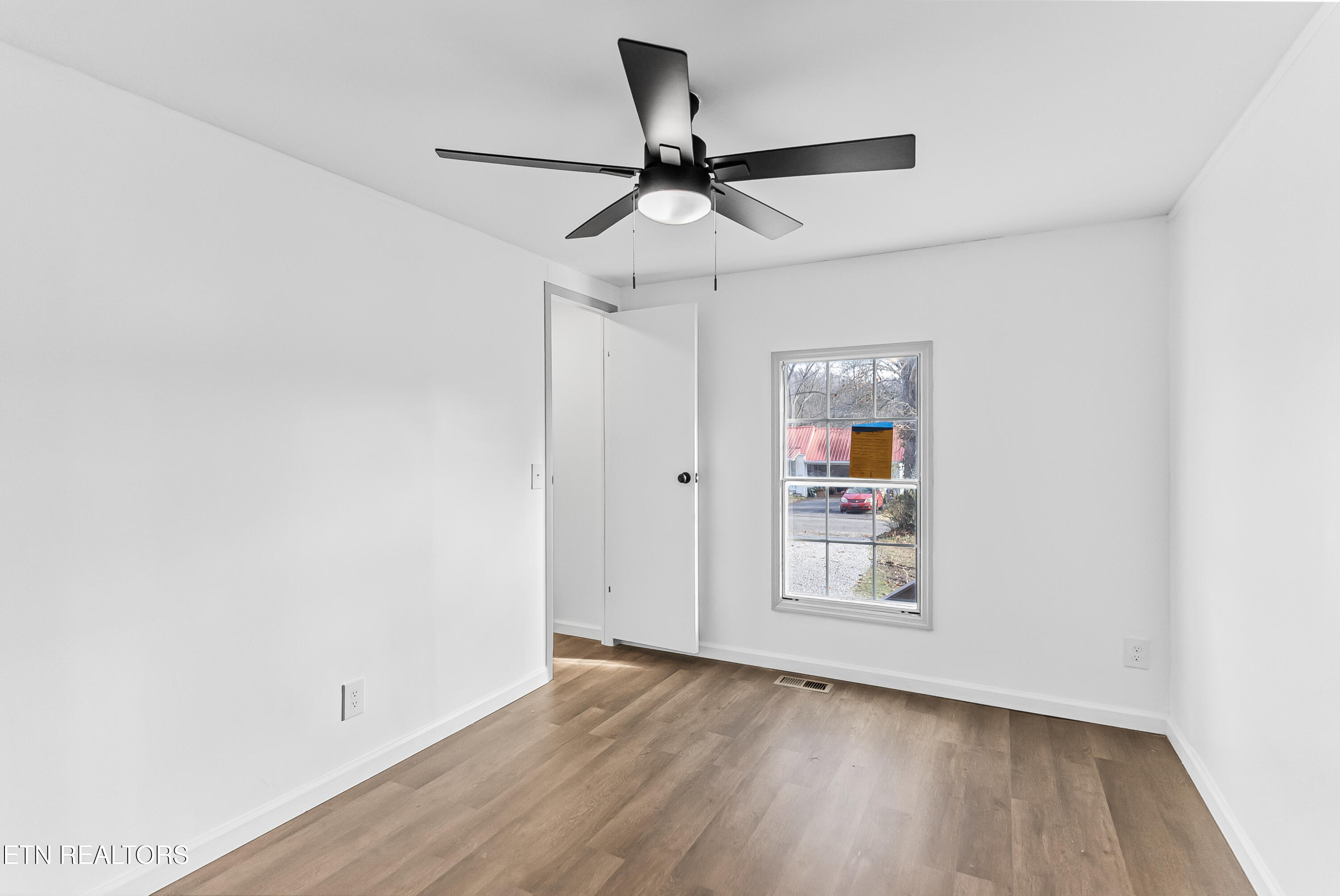 806 Reynolds Avenue Clinton, TN 37716 - Photo 28 of 42 Photo Dec 09 2025, 2 58 28 AM