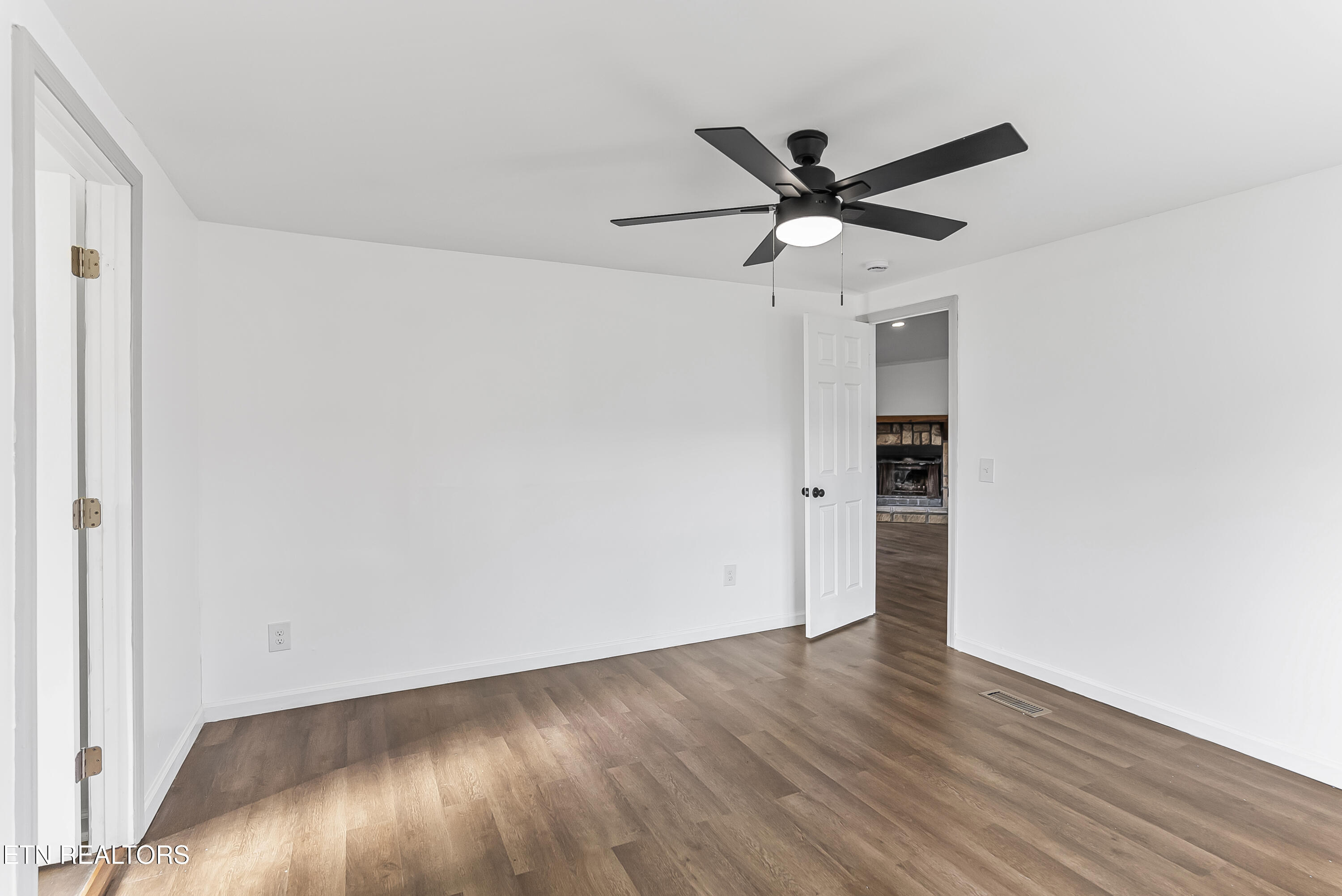 806 Reynolds Avenue Clinton, TN 37716 - Photo 30 of 42 Photo Dec 09 2025, 2 56 43 AM