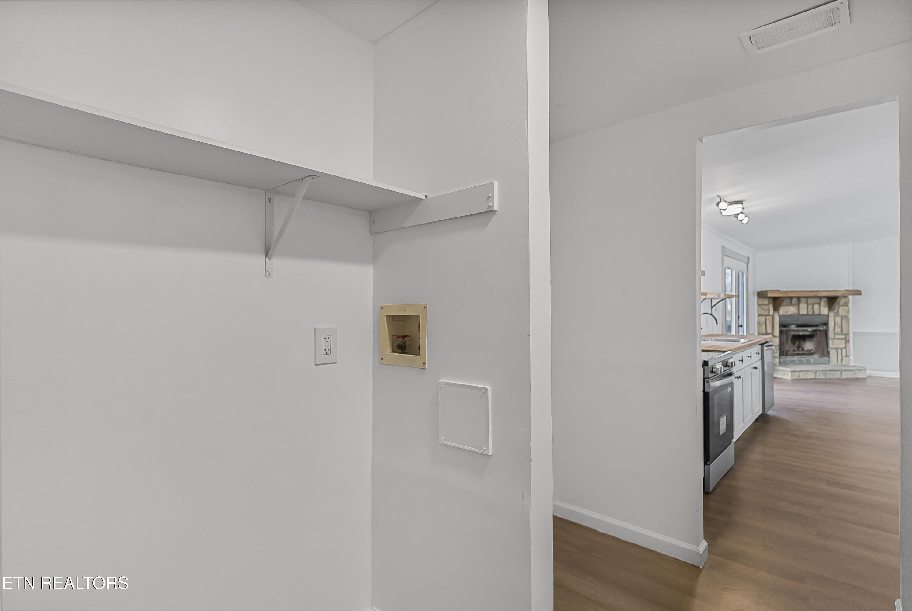 806 Reynolds Avenue Clinton, TN 37716 - Photo 31 of 42 Photo Dec 09 2025, 2 55 17 AM