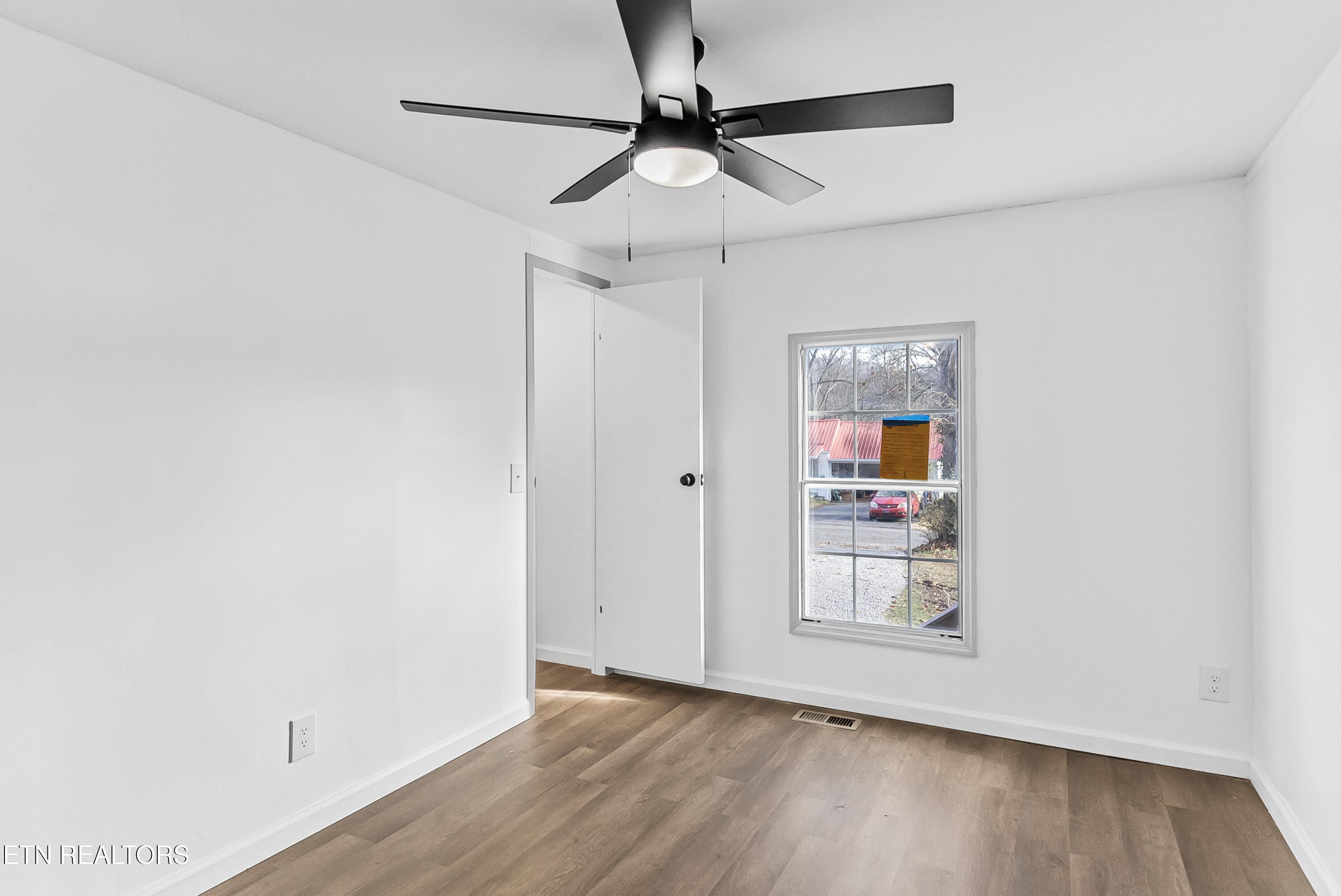 806 Reynolds Avenue Clinton, TN 37716 - Photo 32 of 42 Photo Dec 09 2025, 2 58 28 AM (1)