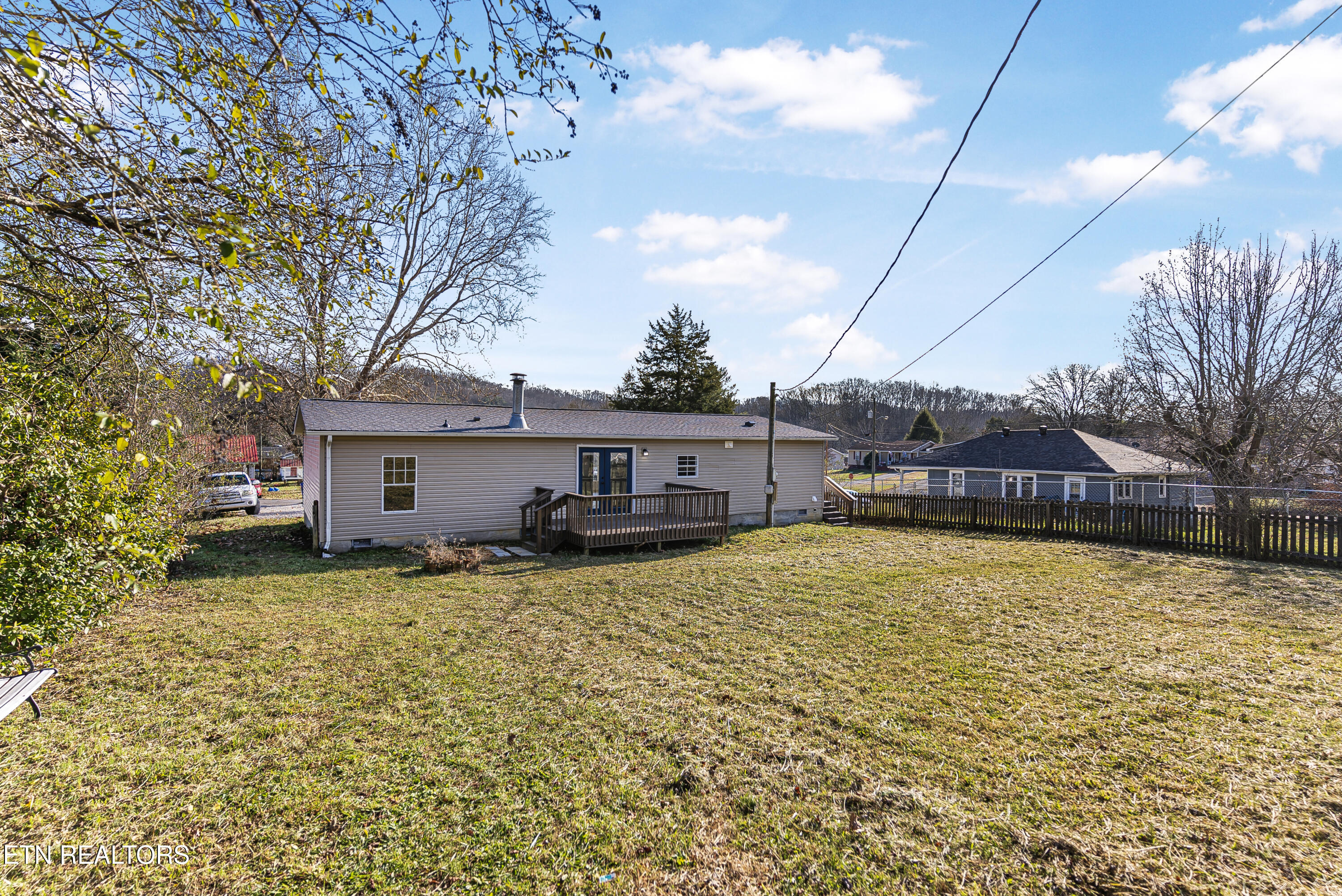 806 Reynolds Avenue Clinton, TN 37716 - Photo 34 of 42 Photo Dec 09 2025, 2 45 30 AM