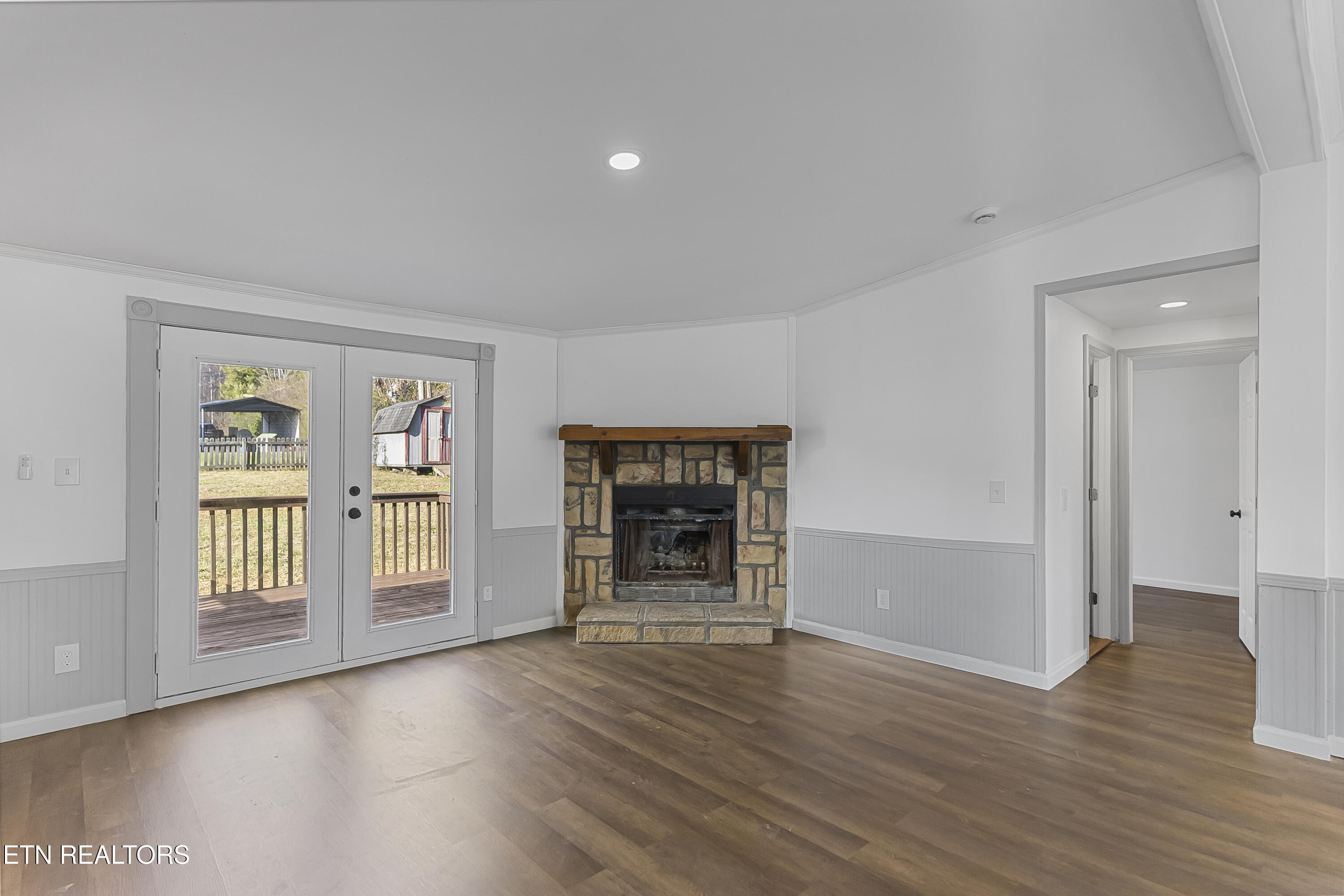 806 Reynolds Avenue Clinton, TN 37716 - Photo 8 of 42 Photo Dec 09 2025, 2 53 13 AM