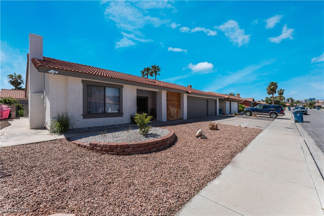 Ranch-style house featuring brick siding, driveway