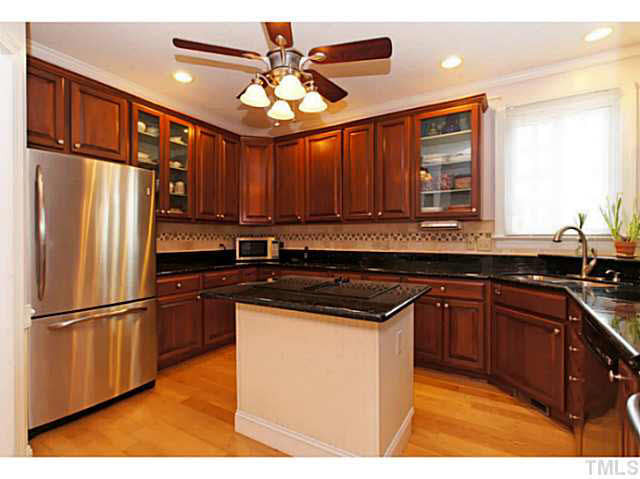 3717 Sunlake Farms Road Apex, NC 27539 - Photo 9 of 25 Kitchen