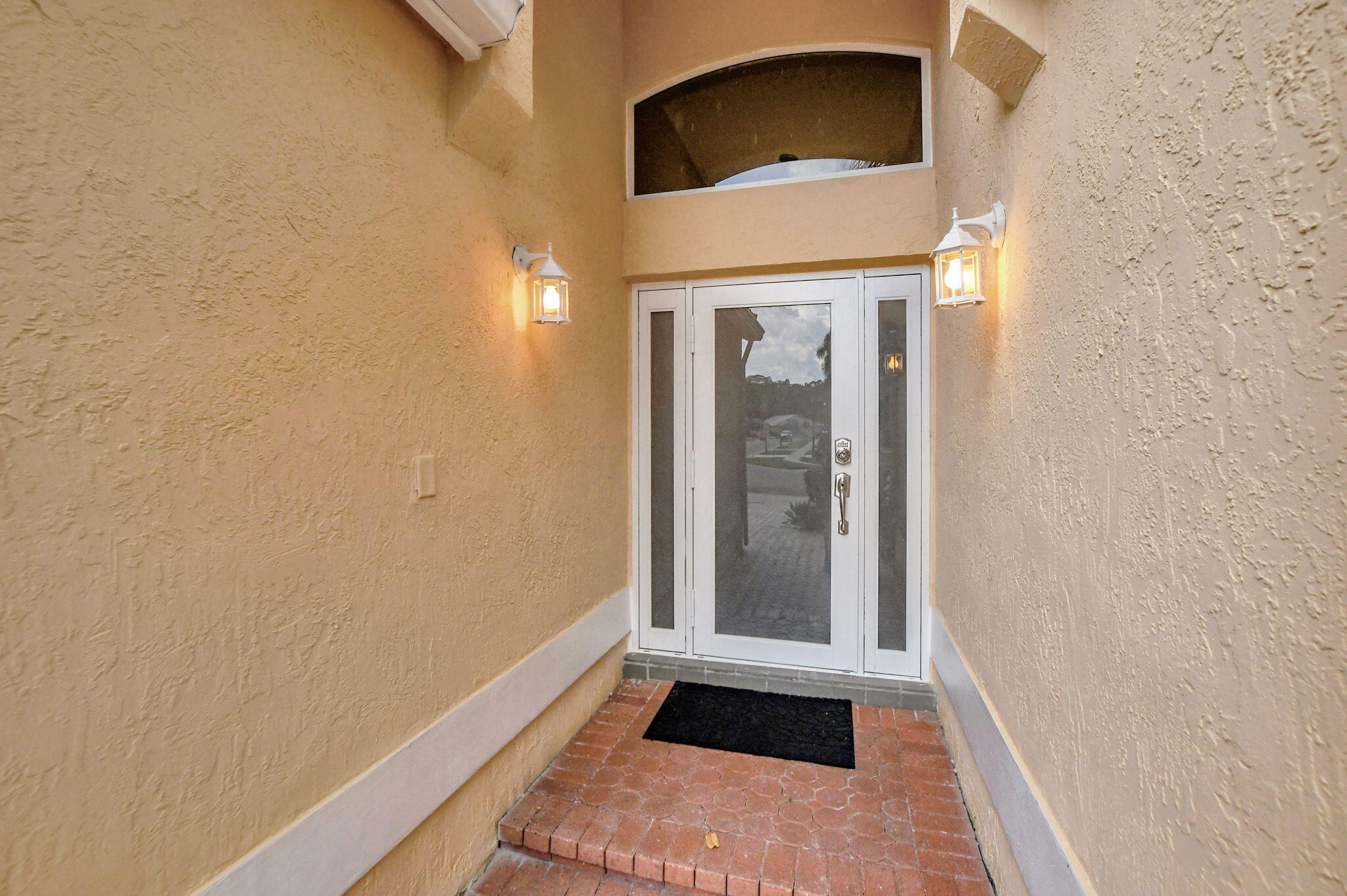 22687 Royal Crown Terrace East Boca Raton, FL 33433 - Photo 3 of 38 3-web-or-mls-DSC_2446