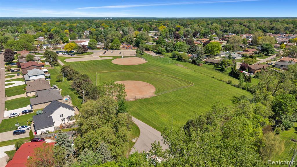 18823 Millar Road Clinton Township, MI 48036 - Photo 7 of 37