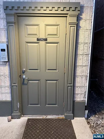 $2,199 | 503 Valley Brook Avenue, Unit 2, Lyndhurst, NJ 07071