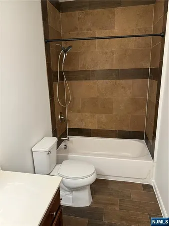 $2,199 | 503 Valley Brook Avenue, Unit 2, Lyndhurst, NJ 07071