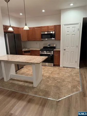 $2,199 | 503 Valley Brook Avenue, Unit 2, Lyndhurst, NJ 07071