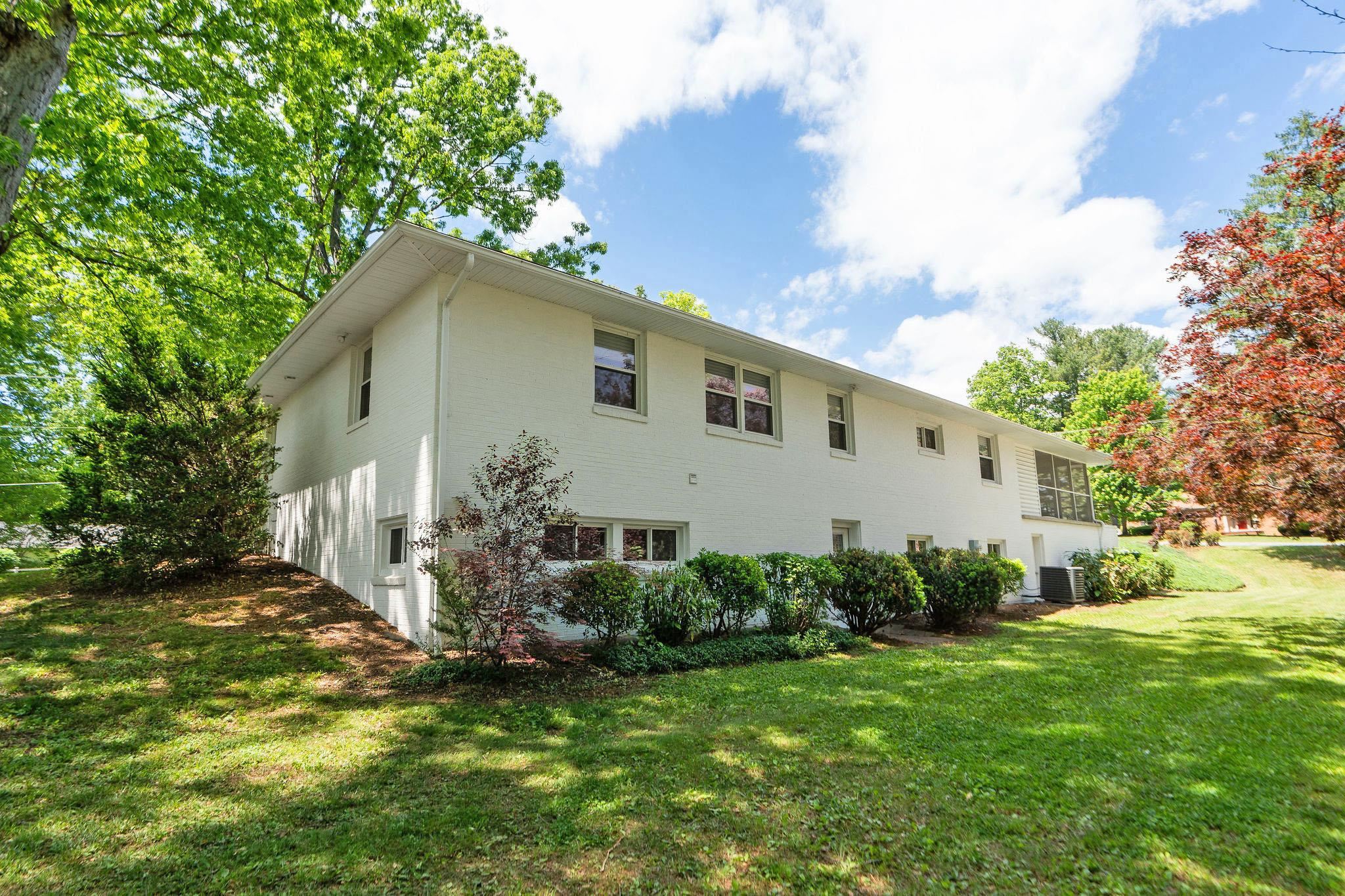 300 South Ellison Lane Waynesboro, VA 22980 - Photo 6 of 53