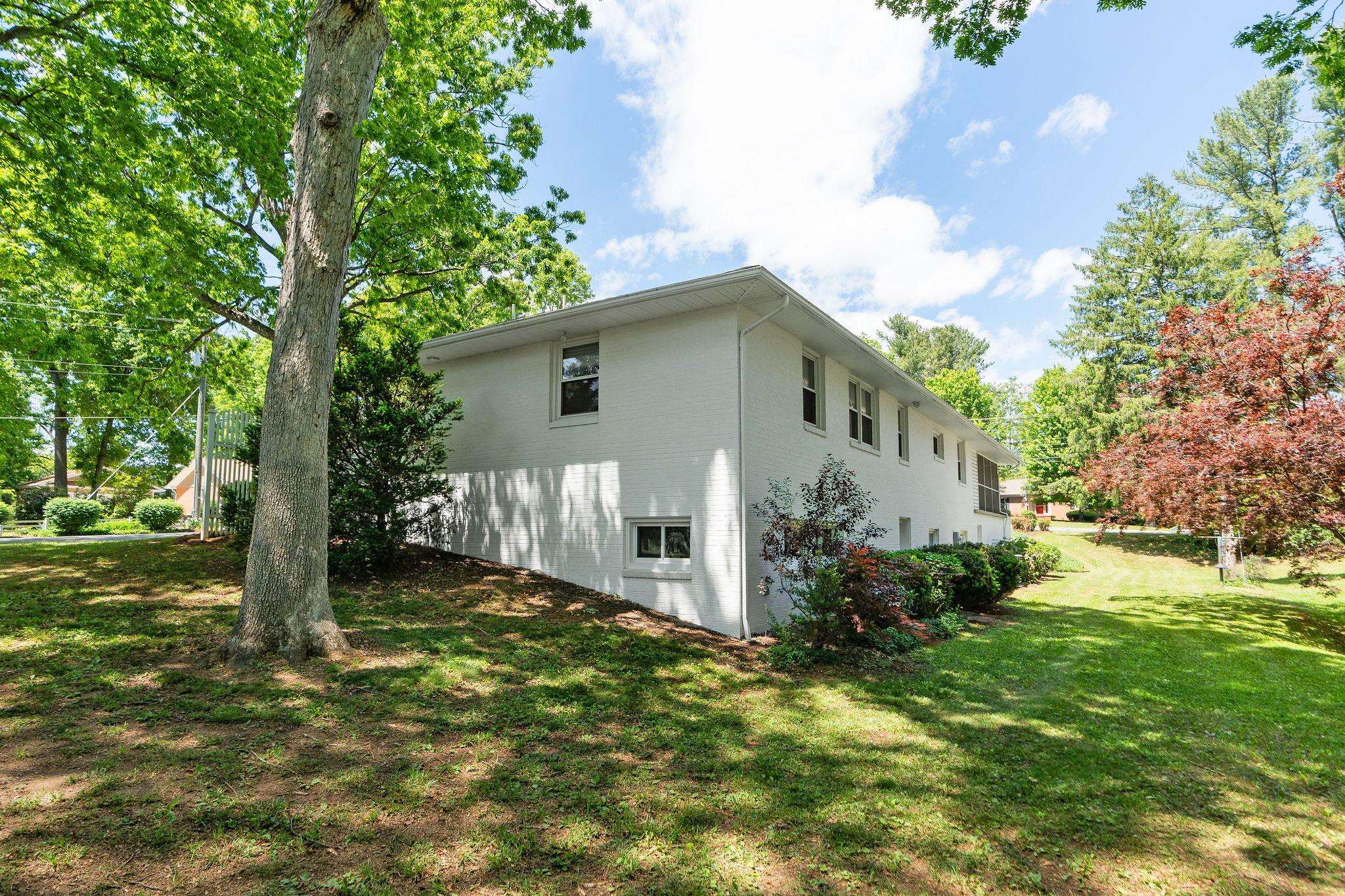 300 South Ellison Lane Waynesboro, VA 22980 - Photo 8 of 53